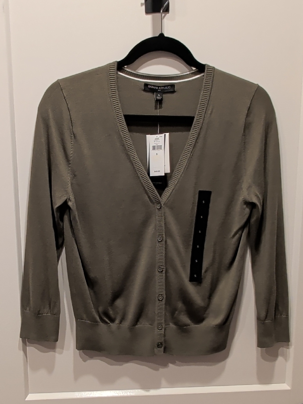 Banana Republic V-Neck Forever Yarn 3/4 Sleeve Cardigan Sweater Olive - Small